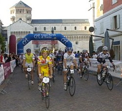 Gilberto Simoni at the start of the Gran Fondo 2006