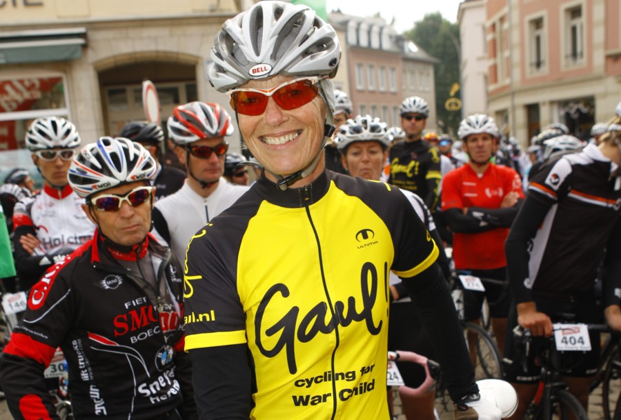 13 ladies at the start of La Charly Gaul A - photo: sportograf.de